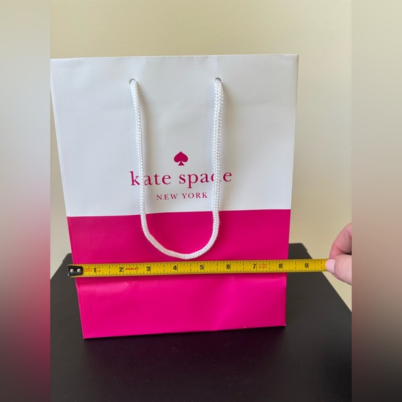 Kate Spade gift bag - Picture 3 of 5